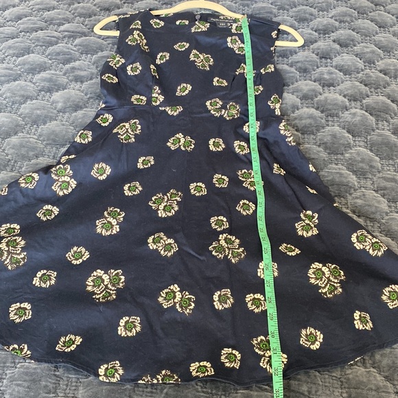 EUC French Connection Fit and Flare Dress - Picture 6 of 7